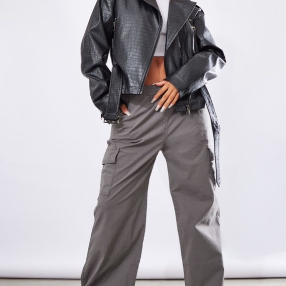 PrettyLittleThing - Black Croc Embossed Oversized Belted Hem Biker Jacket - Picture 7 of 9